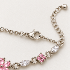 Close-up of Floret's lobster clasp, extension chain and teardrop end tab on ivory